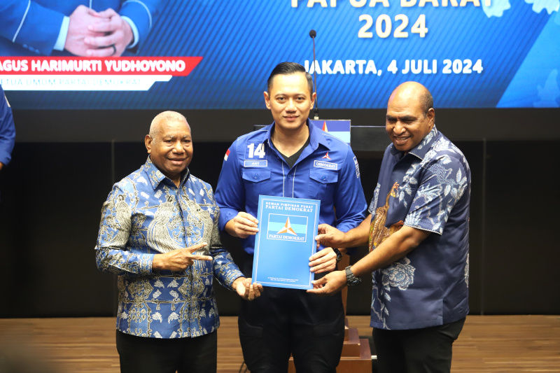 Demokrat gelar konfrensi pers penyampaian rekomendasi calon gubernur Papua Barat, Bangka Belitung dan Jambi untuk Pilkada serentak 2024 (Ashar/SinPo.id)