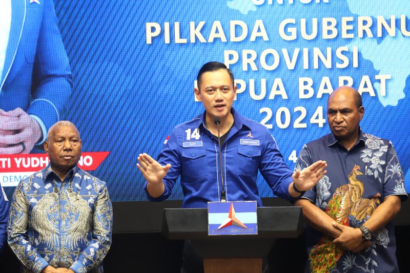 Demokrat gelar konfrensi pers penyampaian rekomendasi calon gubernur Papua Barat, Bangka Belitung dan Jambi untuk Pilkada serentak 2024 (Ashar/SinPo.id)