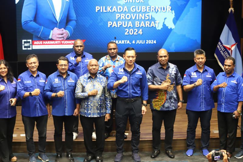 Demokrat gelar konfrensi pers penyampaian rekomendasi calon gubernur Papua Barat, Bangka Belitung dan Jambi untuk Pilkada serentak 2024 (Ashar/SinPo.id)