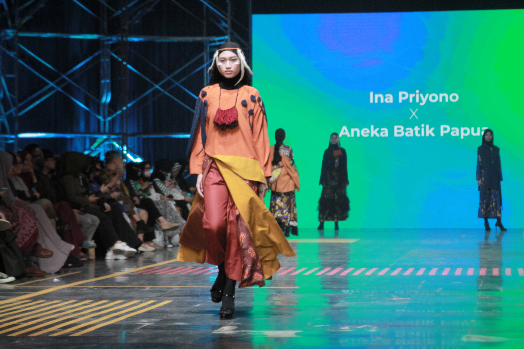 IFC menggar fashion SPOTLIGHT yang bertema Nusantara (Ashar/SinPo.id)