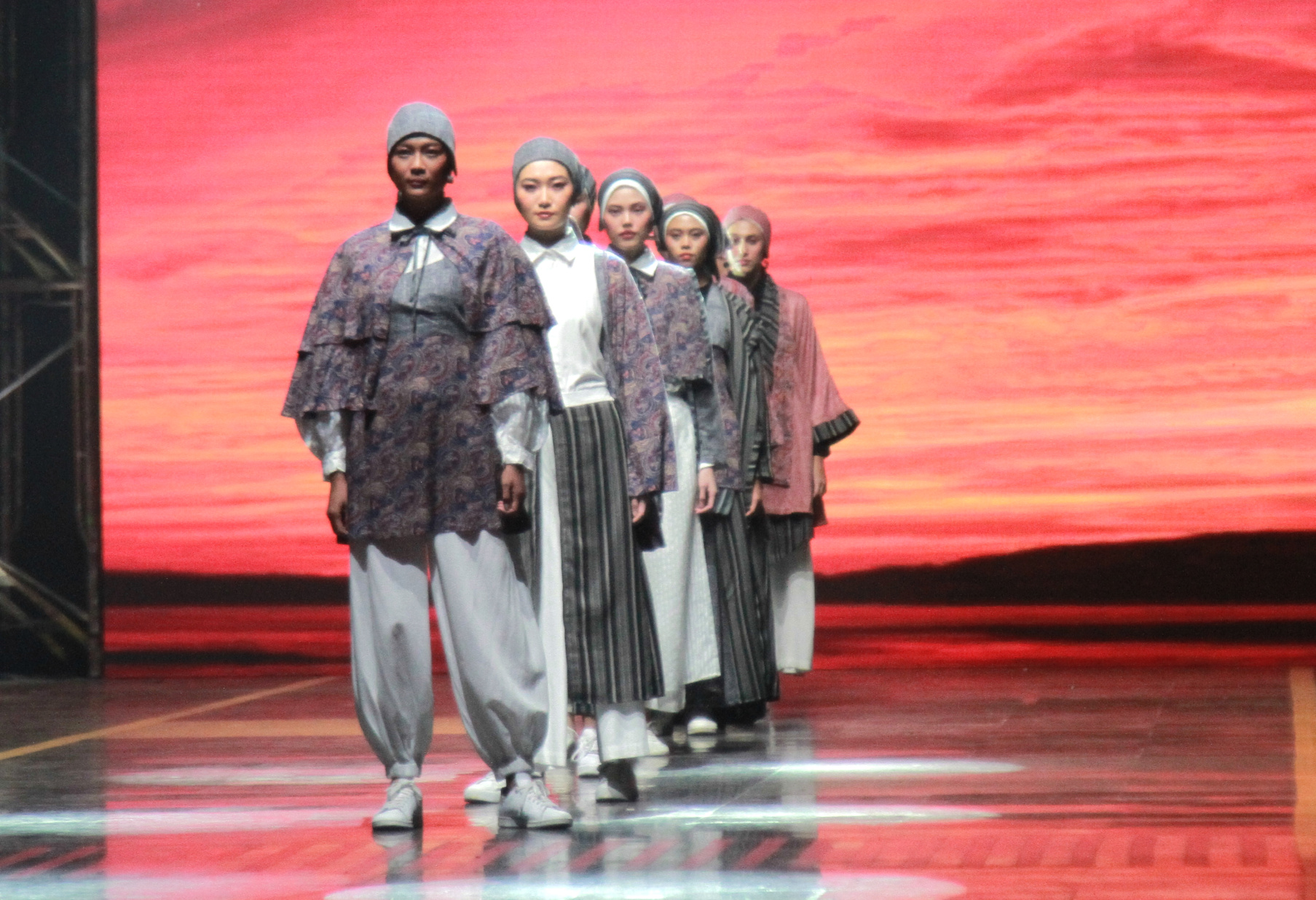 IFC menggar fashion SPOTLIGHT yang bertema Nusantara (Ashar/SinPo.id)