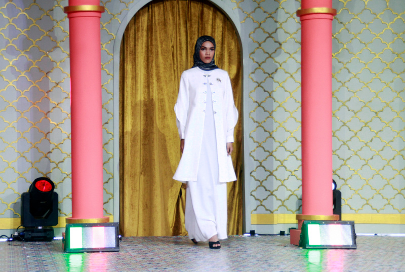 Desainer Nina Nugroho menampilkan fashion show dengan tema simplicity di Mall Kota Kasablanka (Ashar/SinPo.id)
