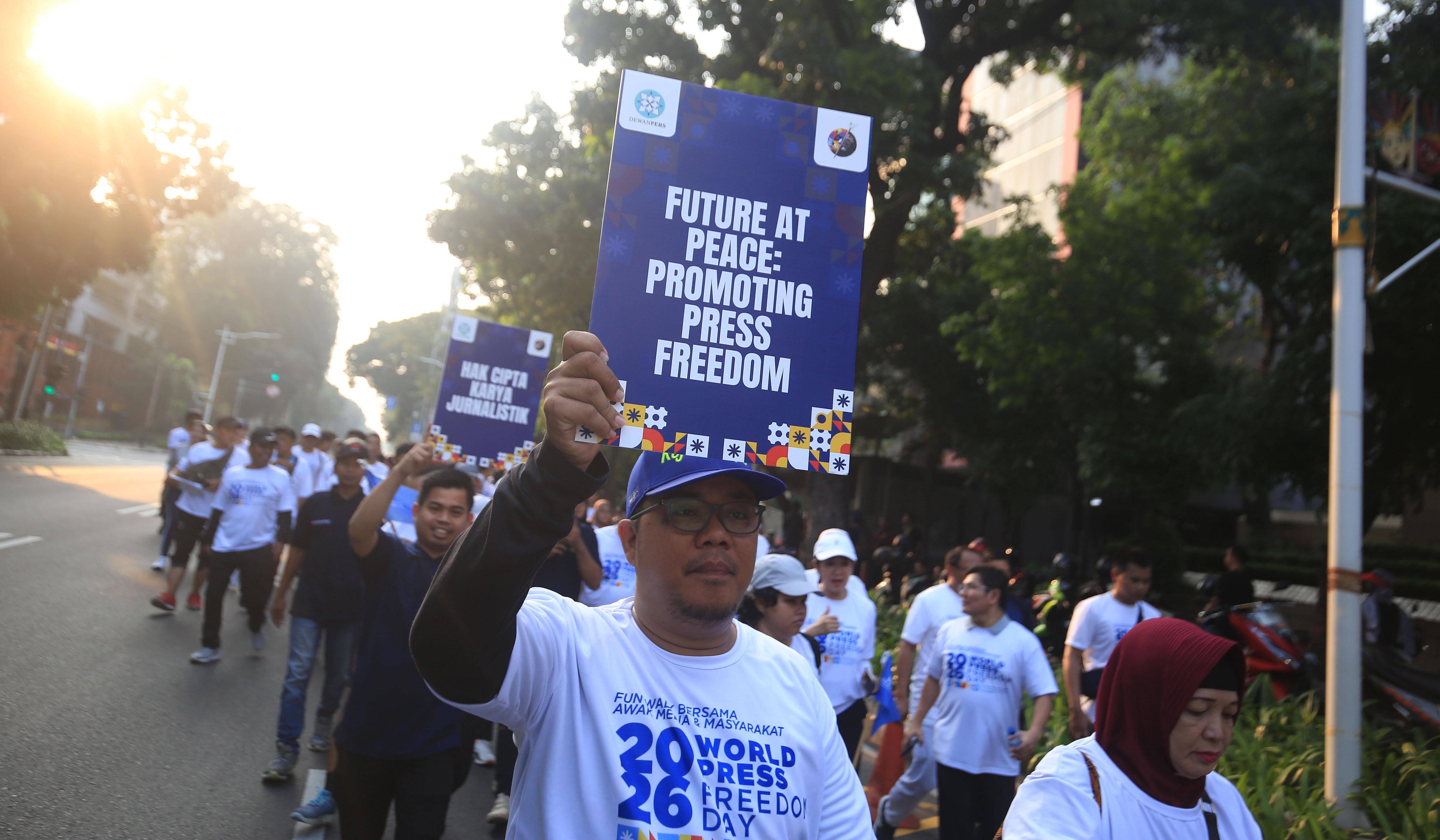 Fun walk hari kebebasan pers dunia. (Agus Priatna/SinPo.id)