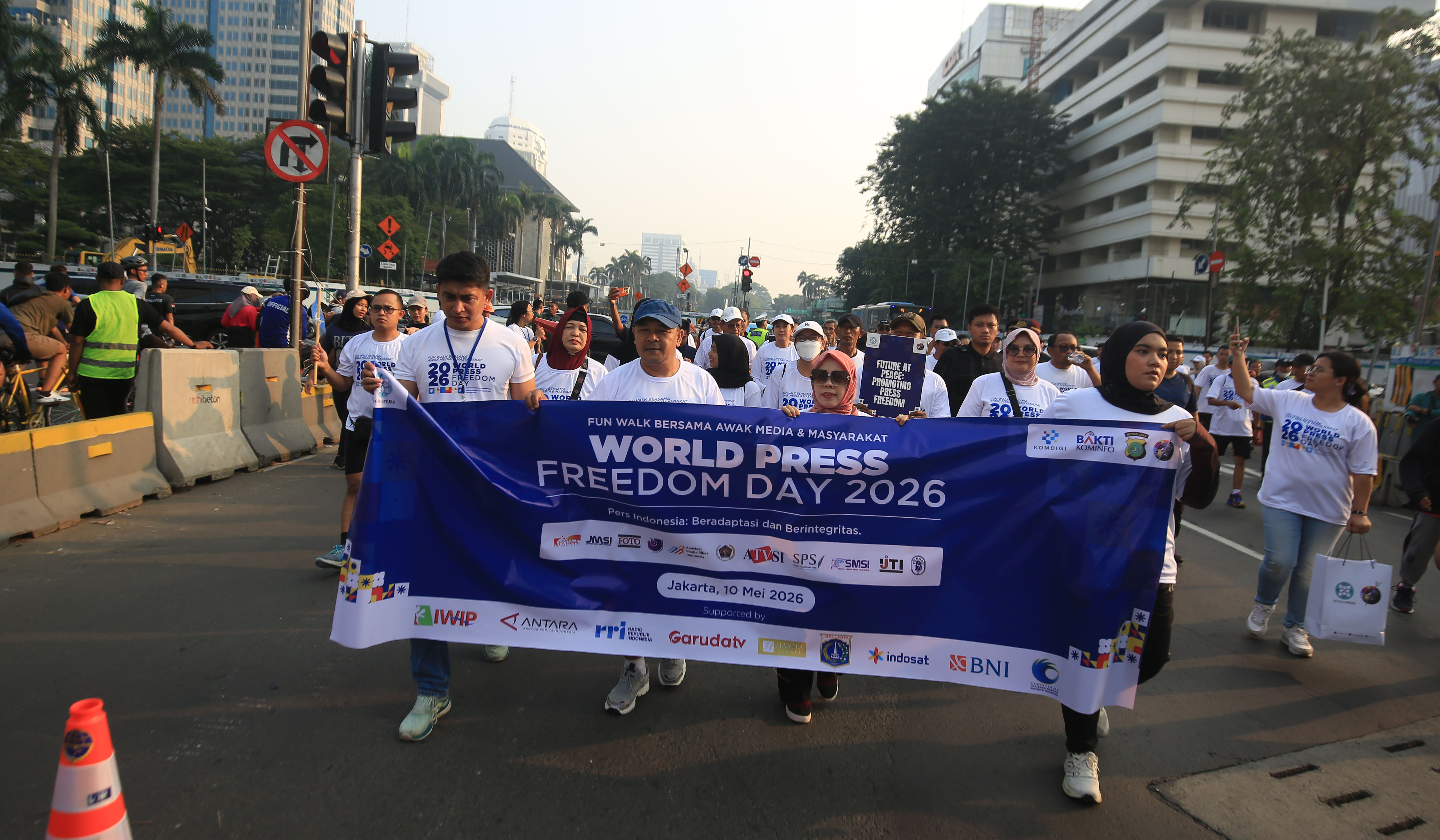 Fun walk hari kebebasan pers dunia. (Agus Priatna/SinPo.id)