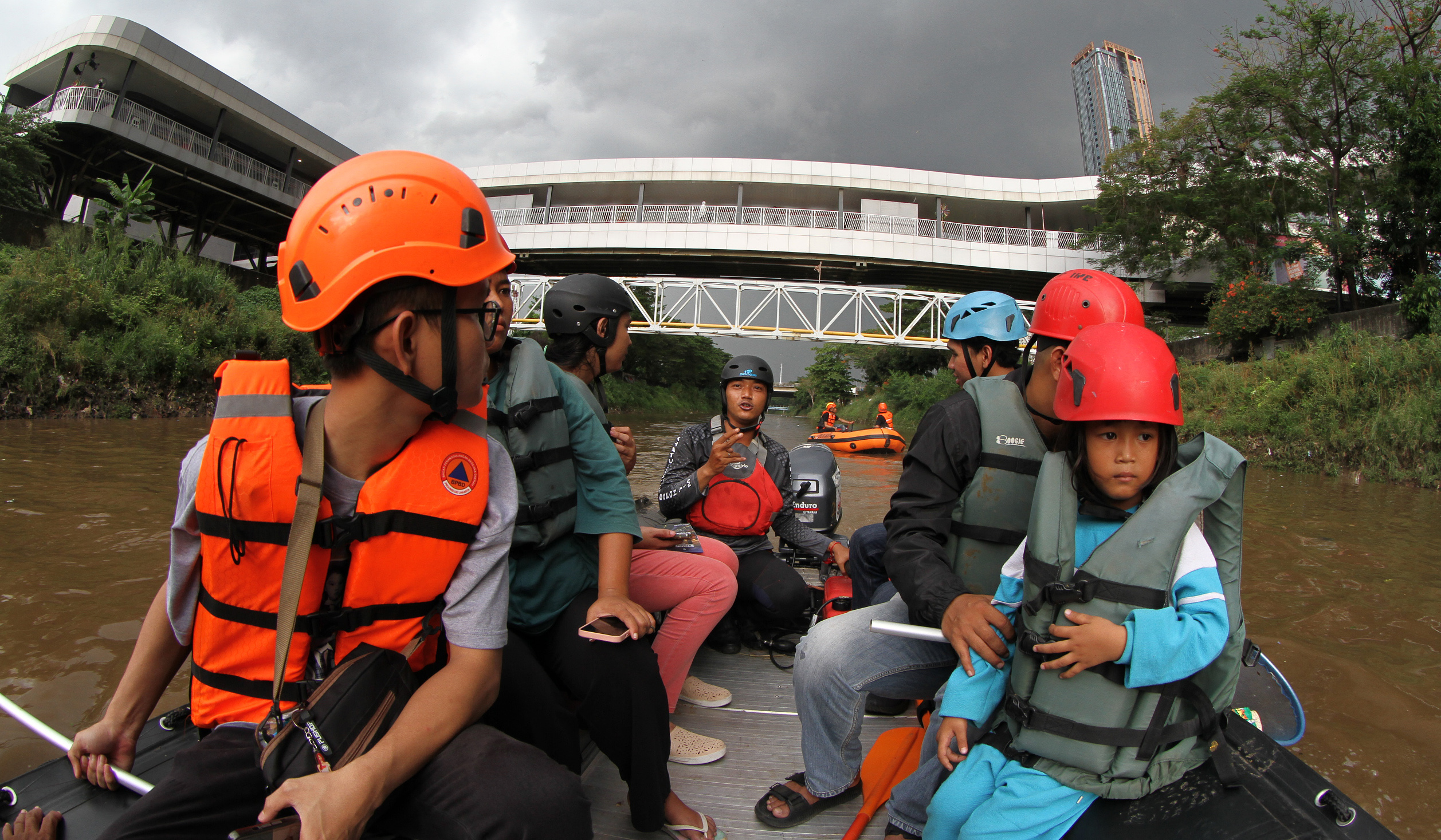 Susur sungai Ciliwung. (Agus Priatna/SinPo.id)