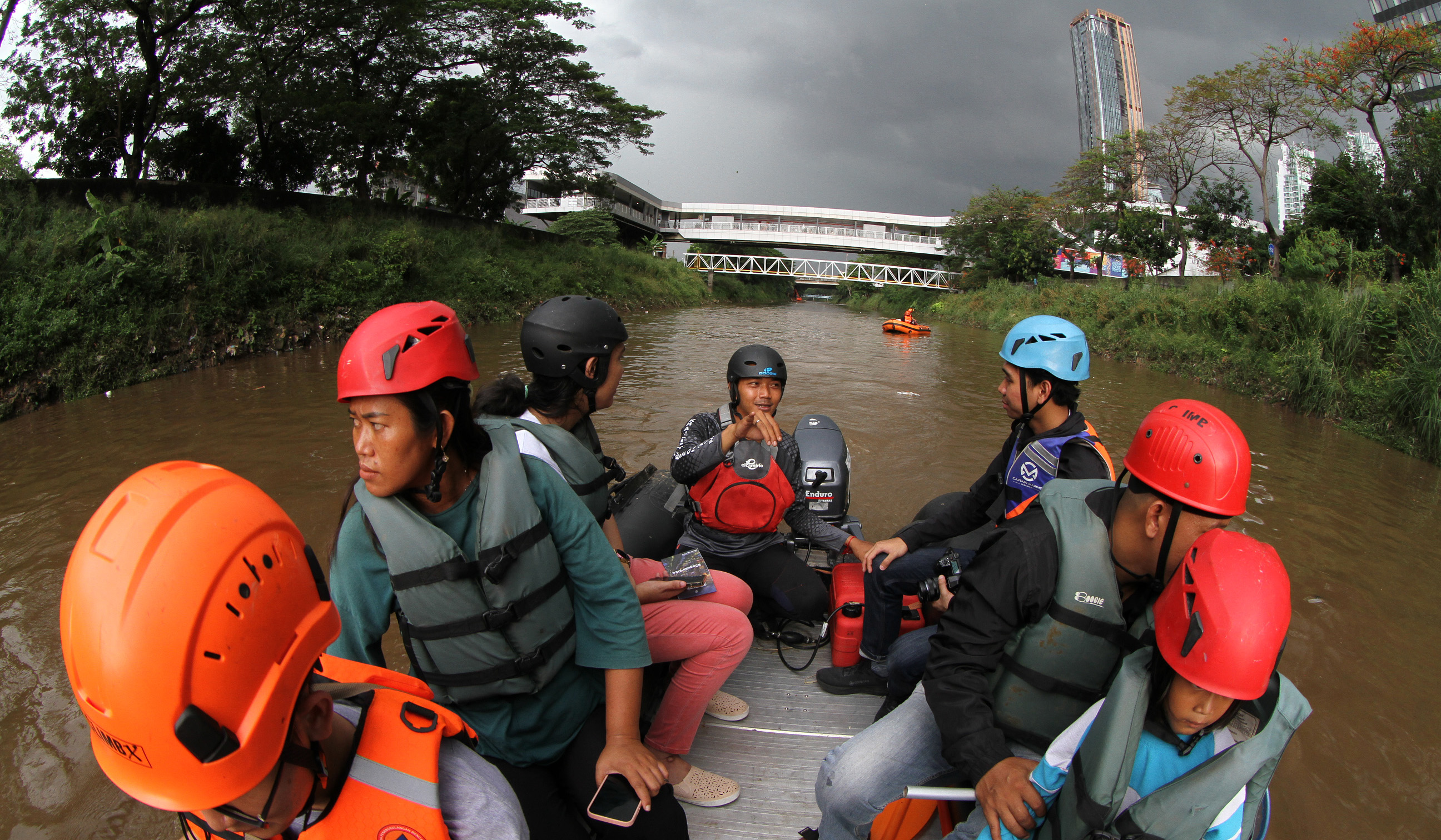 Susur sungai Ciliwung. (Agus Priatna/SinPo.id)