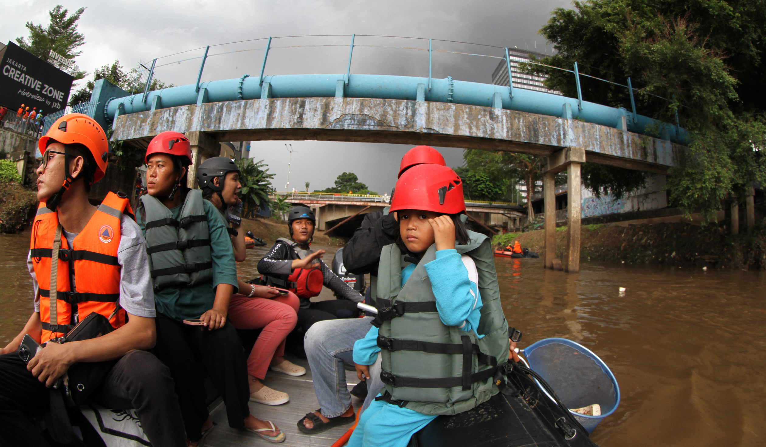 Susur sungai Ciliwung. (Agus Priatna/SinPo.id)