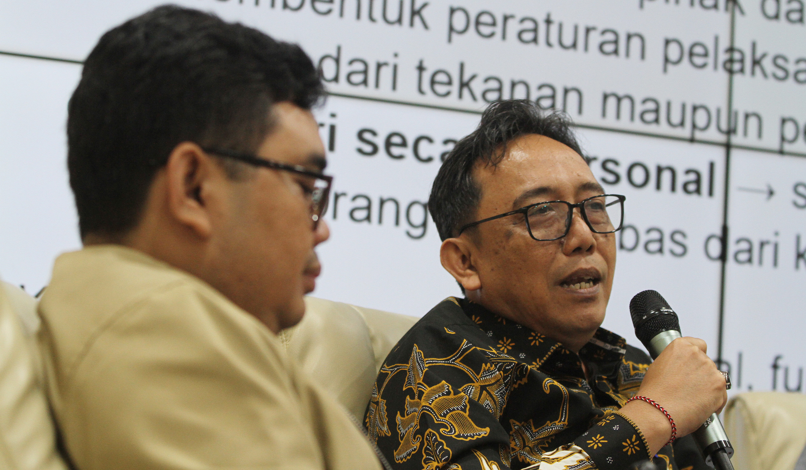 Sejumlah narasumber saat diskusi publik di KPU RI. (Agus Priatna/SinPo.id)