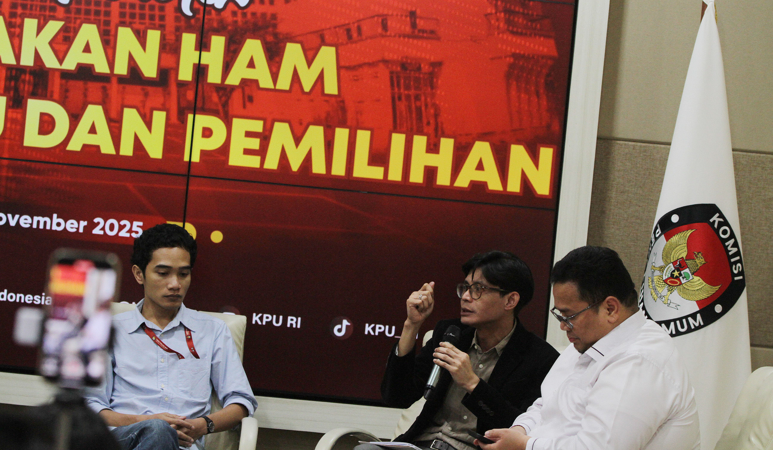 Diskusi publik KPU RI. (Agus Priatna/SinPo.id)