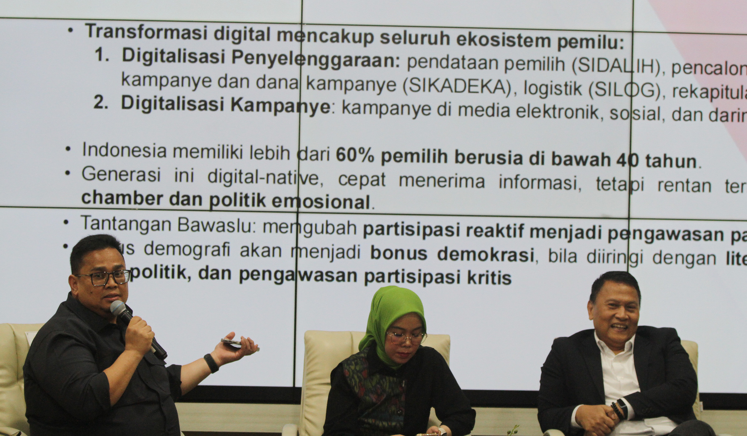 Diskusi publik Tantangan Digitalisasi Pemilu. (Agus Priatna/SinPo.id)