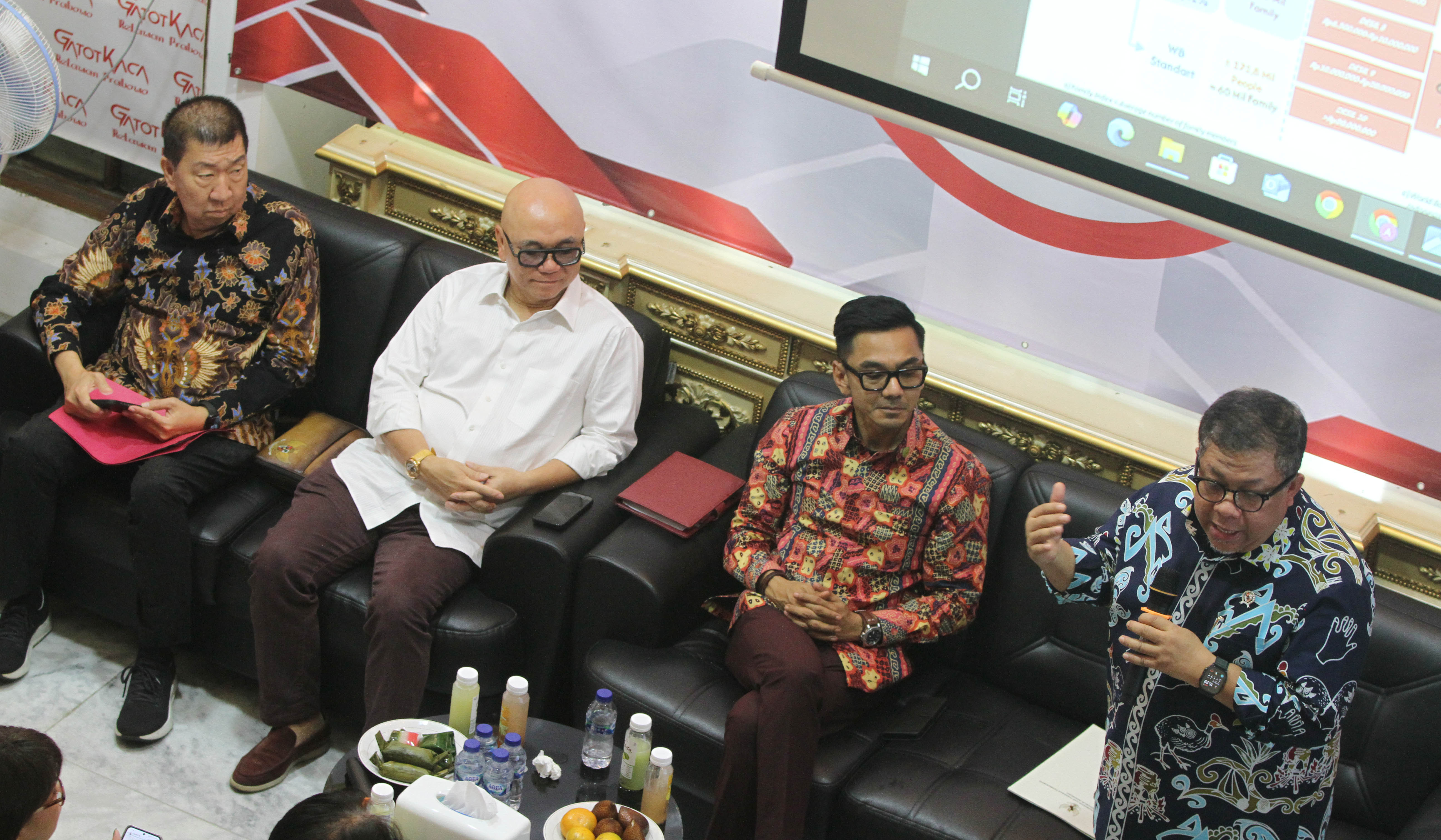 Diskusi publik. (Agus Priatna/SinPo.id)