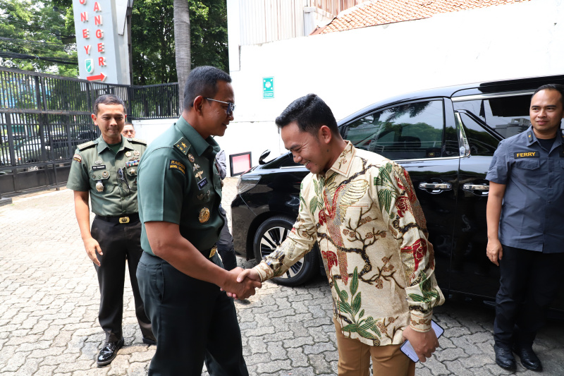 Dinas Penerangan TNI-Ad (Dispenad) melakukan penandatanganan MoU kerja dengan Sinpo Media Group membahas memberitakan kegiatan-kegiatan TNI-AD (Ashar/SinPo.id)