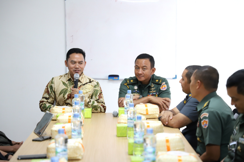 Dinas Penerangan TNI-Ad (Dispenad) melakukan penandatanganan MoU kerja dengan Sinpo Media Group membahas memberitakan kegiatan-kegiatan TNI-AD (Ashar/SinPo.id)