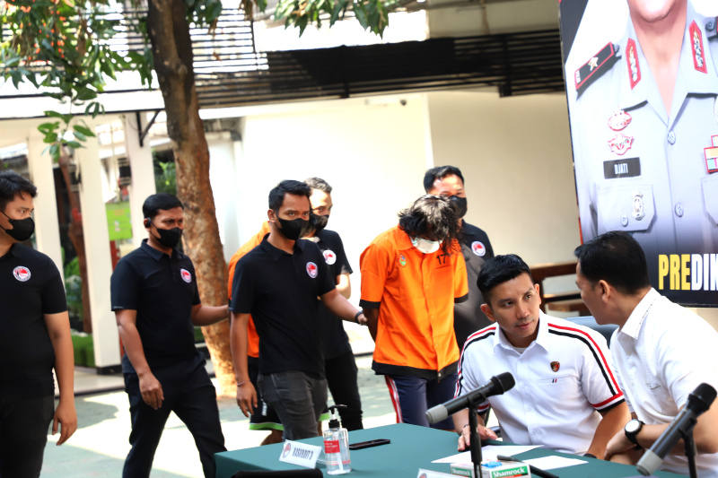 Ditresnarkoba Polda Metro Jaya menangkap dua pelaku  pengedar narkoba sabu dan pil ekstasi di Kelapa Gading (Ashar/Sinpo.id)