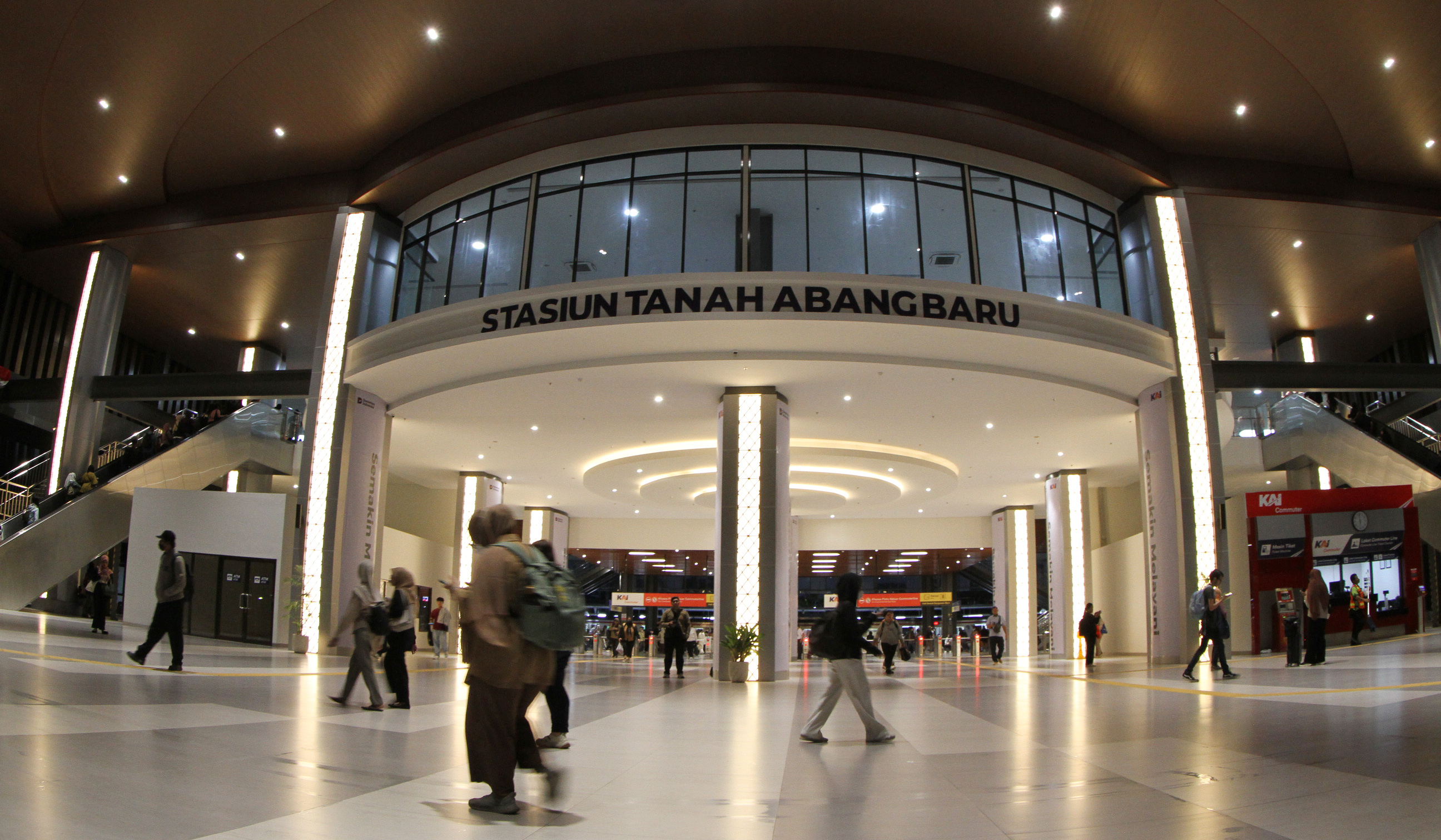 Stasiun Tanah Abang, Jakarta. (Agus Priatna/SinPo.id)
