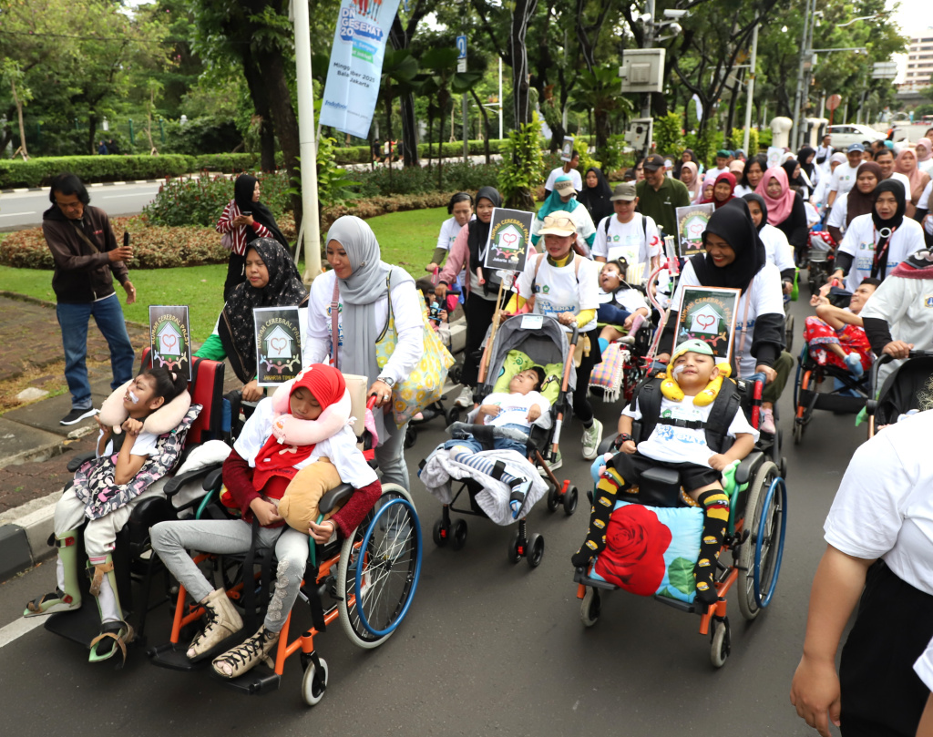 Dewan Nasional Indonesia Untuk Kesejahteraan Sosial (DNIKS) dalam peringati Hari Disabilitas Internasional menggelar Gerak Sehat 2025 (Ashar/SinPo.id)