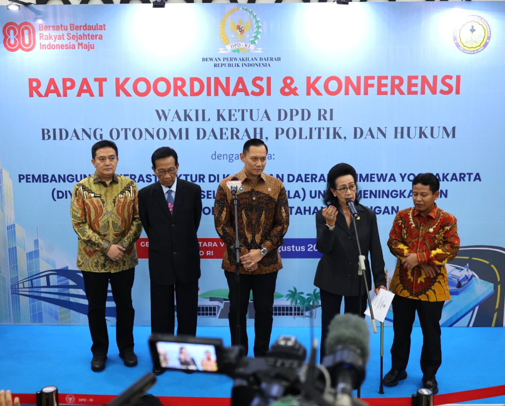 Wakil Ketua DPD GKR Hemas gelar rakor dengan Menko Insfratruktur Agus Harimurti Yudhoyono membahas Pembangunan di kawasan Daerah Istimewa Yogyakarta (Ashar/SinPo.id)