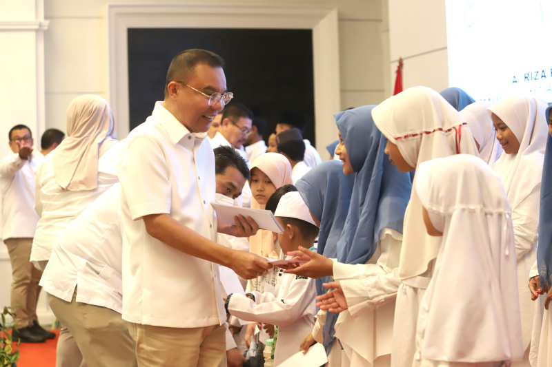 DPD Partai Gerindra DKI Jakarta gelar acara halal bihalal dam santunan anak yatim di Tavia Heritage Hotel (Ashar/SinPo.id)