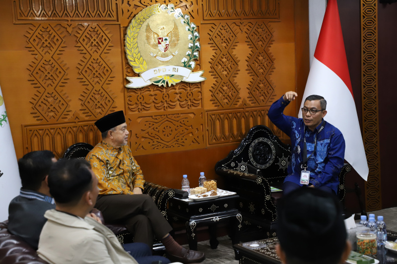 Wakil DPD RI Tamsil Linrung terima audiensi Serikat Tani Islam Indonesia membahas pertanian Indonesia (Ashar/SinPo.id)