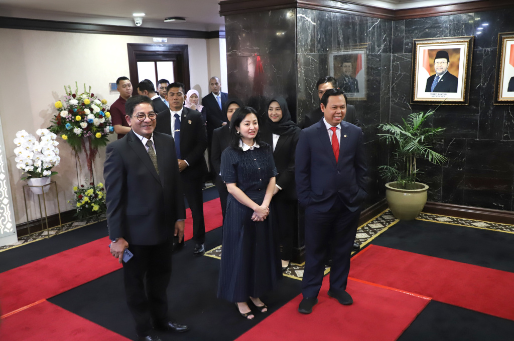 Ketua DPD RI Sultan Bachtiar Najamudin menerima kunjungan Kehormatan dari Ketua CPPCC Prof Wang Huning di Ruang  Nusantara II