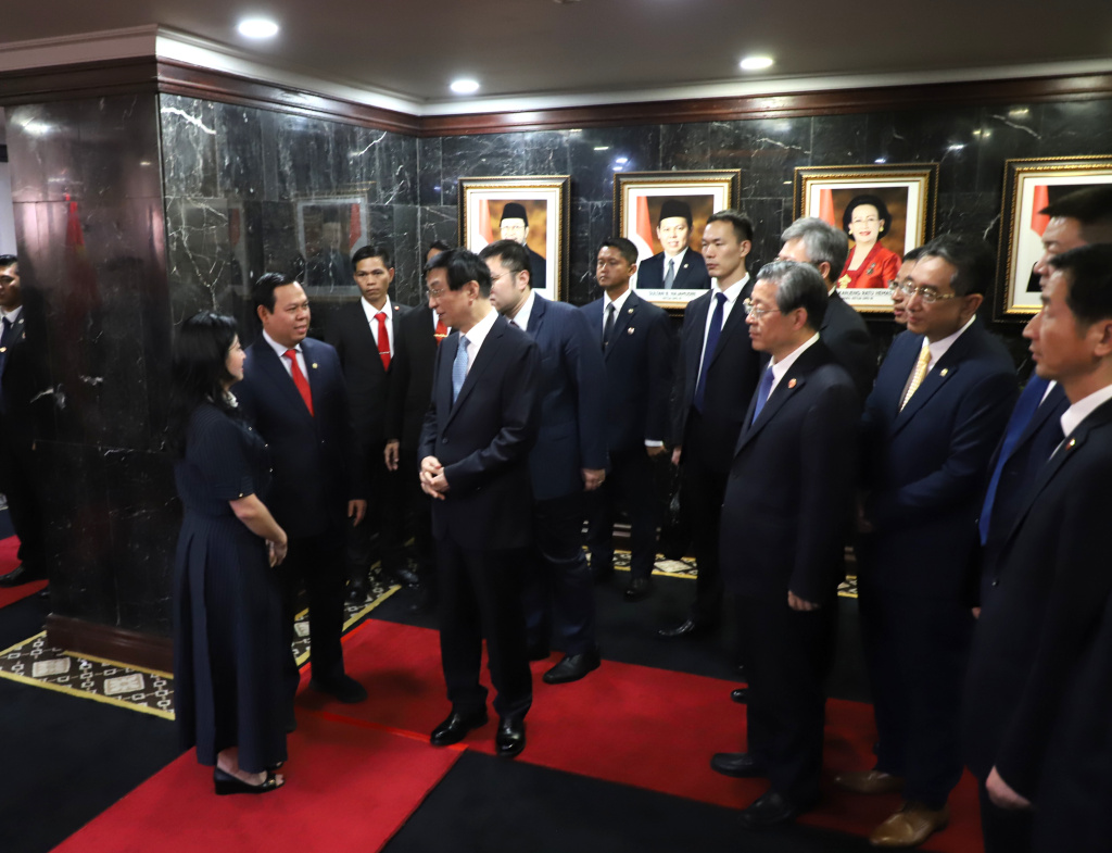 Ketua DPD RI Sultan Bachtiar Najamudin menerima kunjungan Kehormatan dari Ketua CPPCC Prof Wang Huning di Ruang  Nusantara II