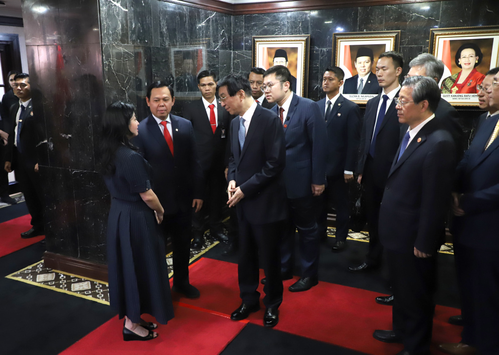 Ketua DPD RI Sultan Bachtiar Najamudin menerima kunjungan Kehormatan dari Ketua CPPCC Prof Wang Huning di Ruang  Nusantara II