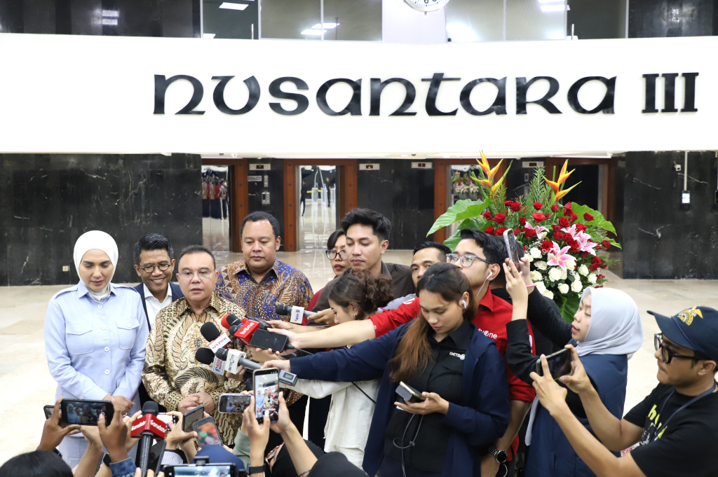 Pimpinan DPR Prof Sufmi Dasco Ahmad apresiasi putusan Presiden Prabowo pergantian pimpinan BGN (Ashar/SinPo.id)