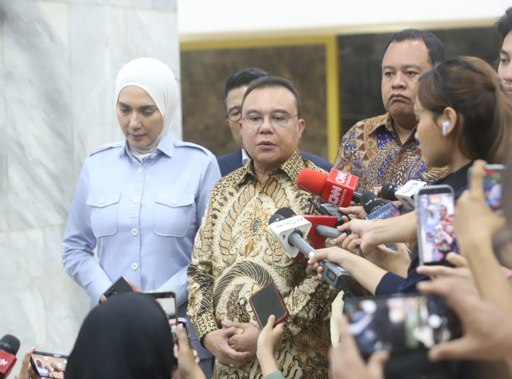 Pimpinan DPR Prof Sufmi Dasco Ahmad apresiasi putusan Presiden Prabowo pergantian pimpinan BGN (Ashar/SinPo.id)