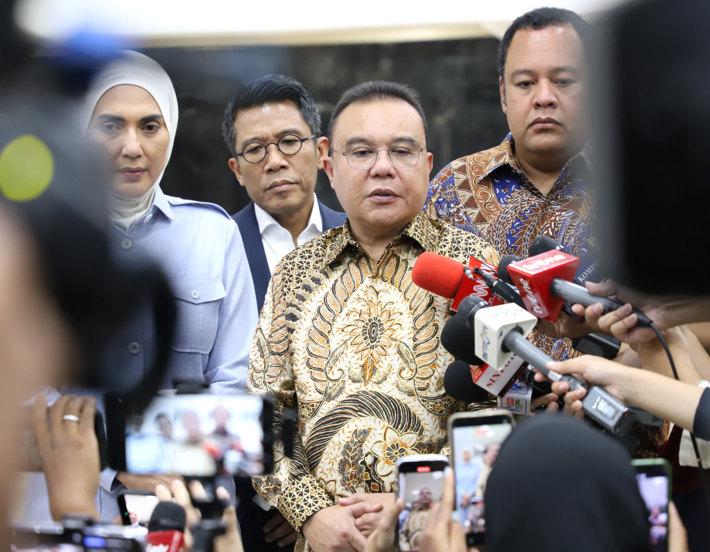 Pimpinan DPR Prof Sufmi Dasco Ahmad apresiasi putusan Presiden Prabowo pergantian pimpinan BGN (Ashar/SinPo.id)