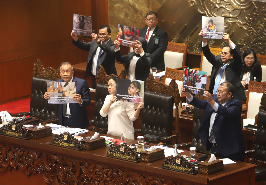 DPR memberikan dukungan untuk Palestina yang terjadi kelaparan dan menghentikan Genosida (Ashar/SinPo.id)