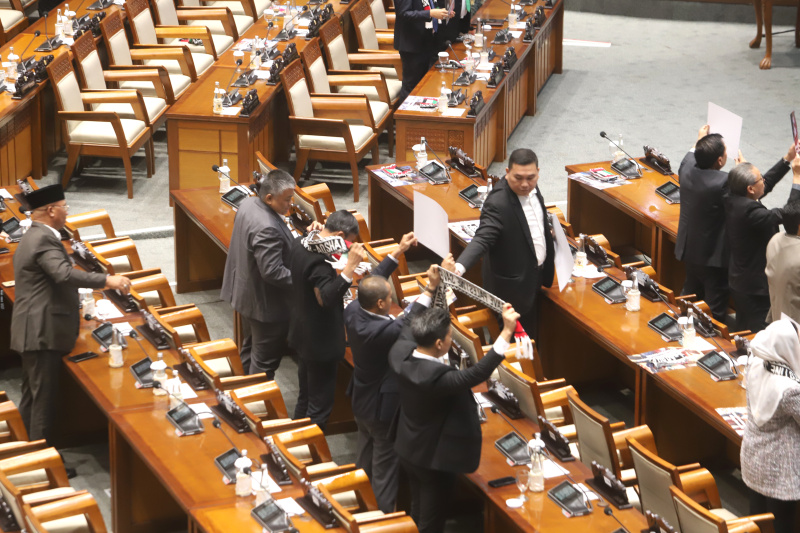 DPR memberikan dukungan untuk Palestina yang terjadi kelaparan dan menghentikan Genosida (Ashar/SinPo.id)