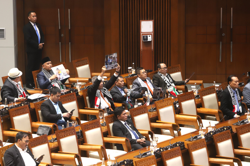 DPR memberikan dukungan untuk Palestina yang terjadi kelaparan dan menghentikan Genosida (Ashar/SinPo.id)