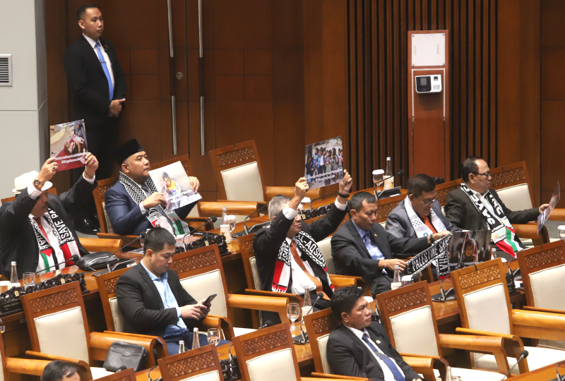 DPR memberikan dukungan untuk Palestina yang terjadi kelaparan dan menghentikan Genosida (Ashar/SinPo.id)