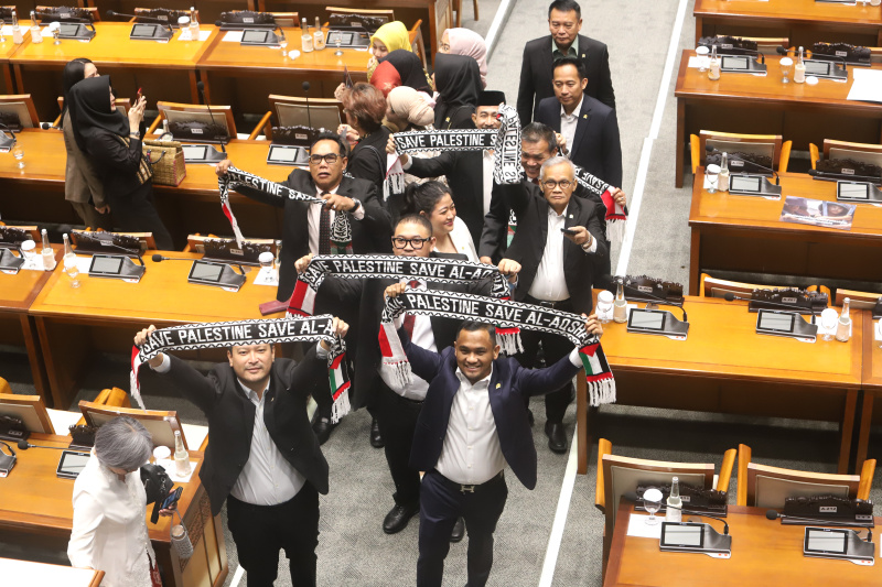 DPR memberikan dukungan untuk Palestina yang terjadi kelaparan dan menghentikan Genosida (Ashar/SinPo.id)