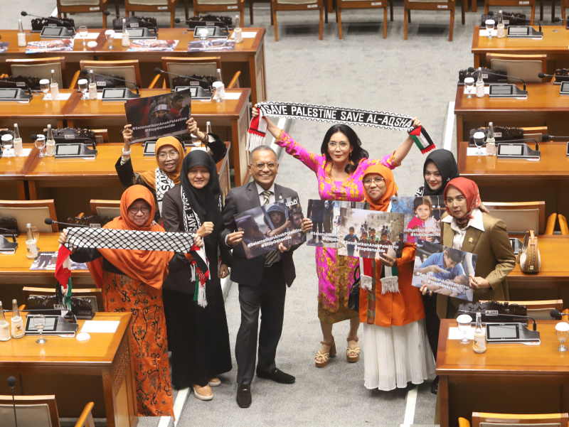 DPR memberikan dukungan untuk Palestina yang terjadi kelaparan dan menghentikan Genosida (Ashar/SinPo.id)
