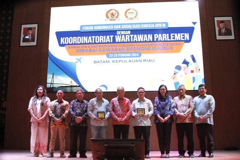 Koordinatoriar Wartawan Parlemen dan Biro Humas  Pemberitaan DPR RI gelar diskusi dalam mendukung Batam Kawasan Ekonomi Khusus (Ashar/SinPo.id)