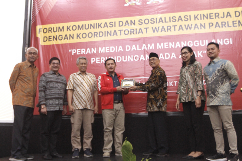 DPR RI bekerja dengan Koordinatoriat Wartawan Parlemen menggelar forum komunikasi dengan tema Peran Media Menanggulangi Perundungan Pada Anak (Ashar/SinPo.id)