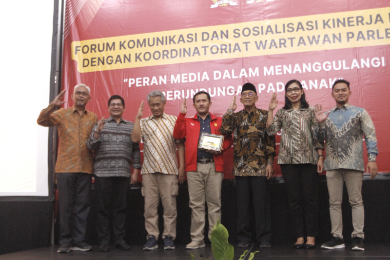 DPR RI bekerja dengan Koordinatoriat Wartawan Parlemen menggelar forum komunikasi dengan tema Peran Media Menanggulangi Perundungan Pada Anak (Ashar/SinPo.id)