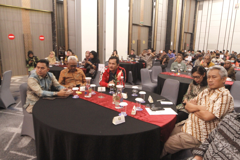 DPR RI bekerja dengan Koordinatoriat Wartawan Parlemen menggelar forum komunikasi dengan tema Peran Media Menanggulangi Perundungan Pada Anak (Ashar/SinPo.id)