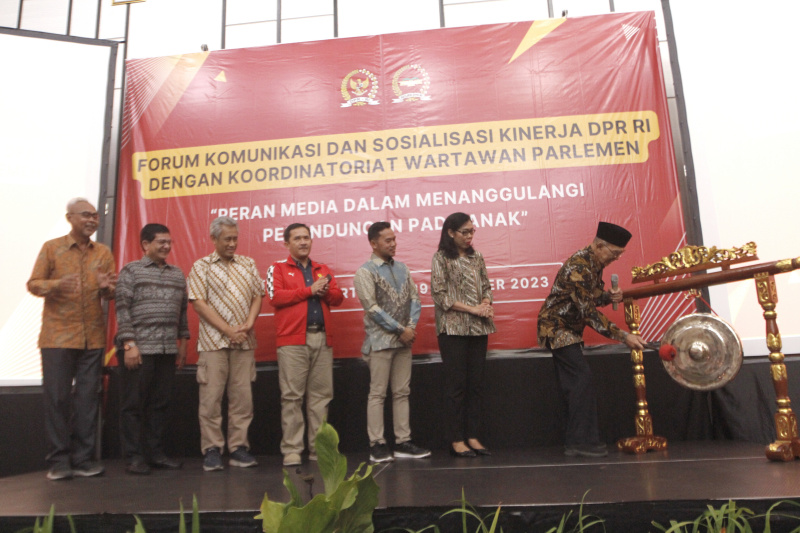 DPR RI bekerja dengan Koordinatoriat Wartawan Parlemen menggelar forum komunikasi dengan tema Peran Media Menanggulangi Perundungan Pada Anak (Ashar/SinPo.id)