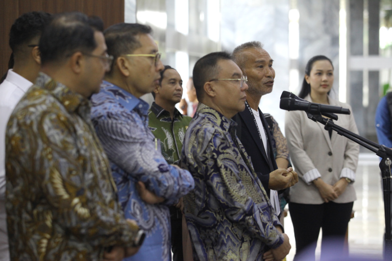 Wakil Ketua DPR Prof Sufmi Dasco memberikan dukungan kepada Film Nasional Women From Rote Island yang masuk nominasi Piala Oscar (Ashar/SinPo.id)