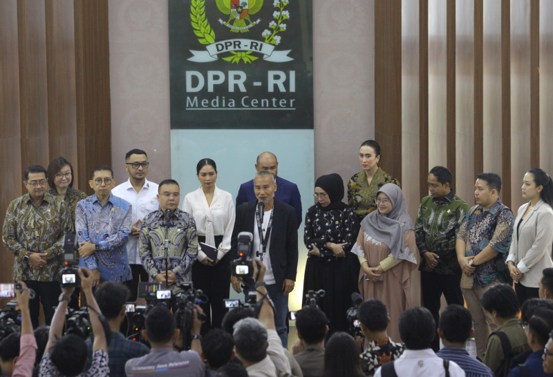 Wakil Ketua DPR Prof Sufmi Dasco memberikan dukungan kepada Film Nasional Women From Rote Island yang masuk nominasi Piala Oscar (Ashar/SinPo.id)