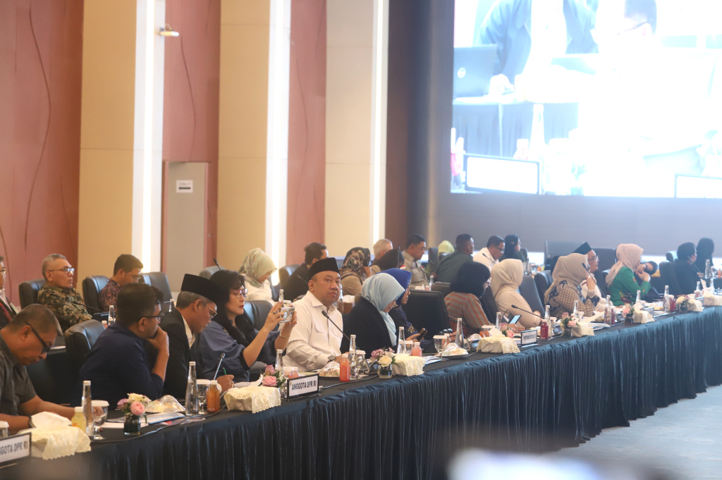 DPR dan Pemerintah menggelar rapat Satgas Galapana pemulihan pasca bencana Aceh dan Sumatera (Ashar/SinPo.id)