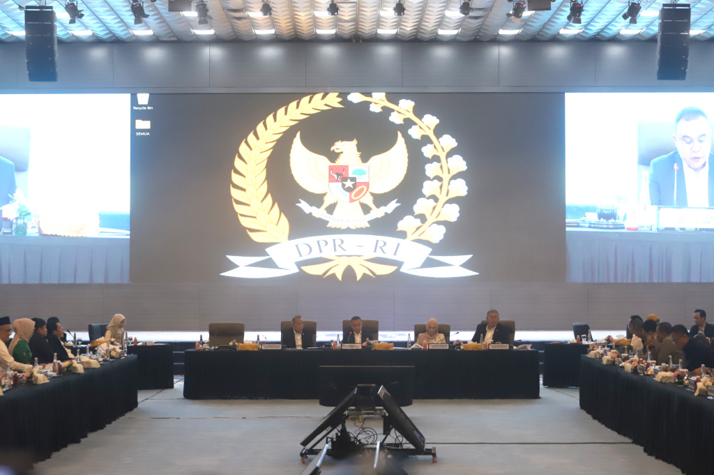 DPR dan Pemerintah menggelar rapat Satgas Galapana pemulihan pasca bencana Aceh dan Sumatera (Ashar/SinPo.id)