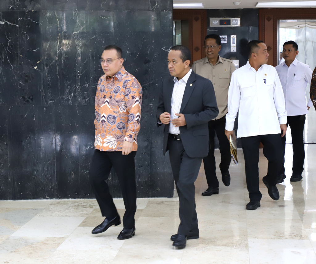 Pimpinan DPR Prof Sufmi Dasco Ahmad menggelar rapat koordinasi mempercepat pertumbuhan ekonomi sekaligus kemudian membicarakan tata kelola ekspor yang akan dilakukan oleh DSI (Ashar/SinPo.id)
