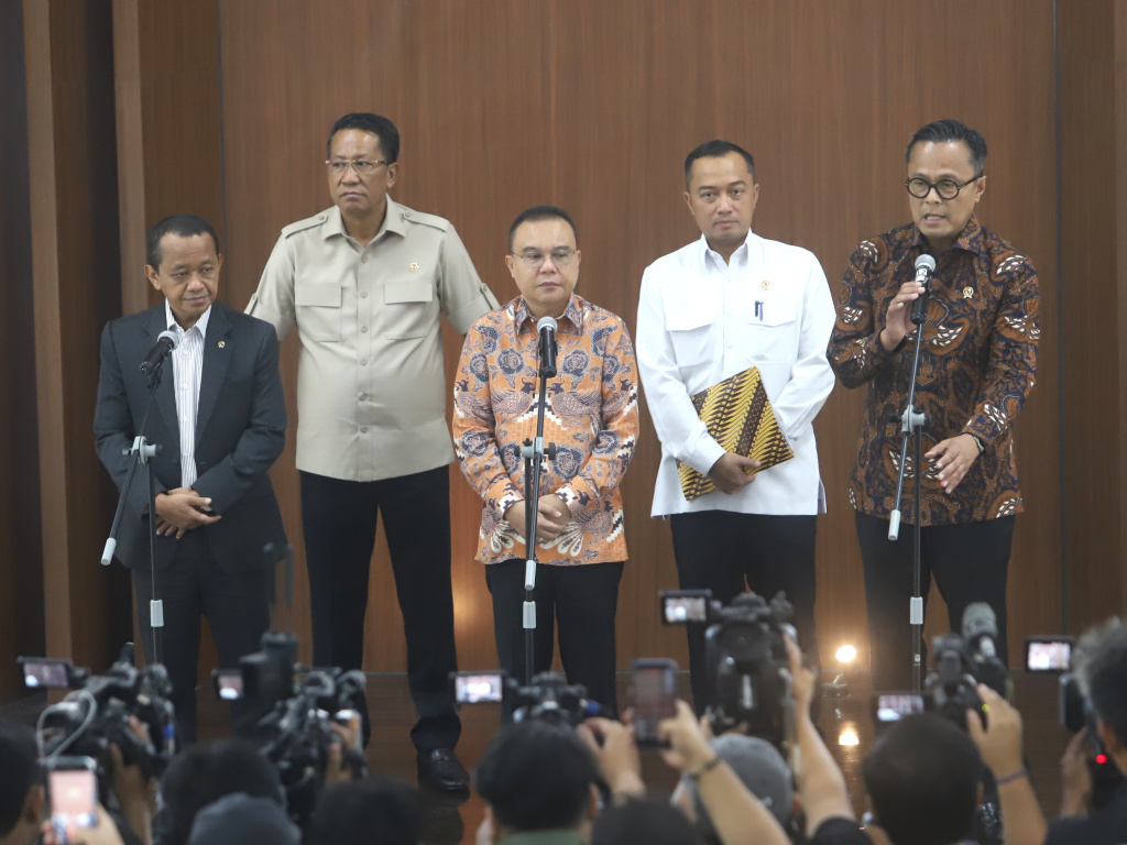 Pimpinan DPR Prof Sufmi Dasco Ahmad menggelar rapat koordinasi mempercepat pertumbuhan ekonomi sekaligus kemudian membicarakan tata kelola ekspor yang akan dilakukan oleh DSI (Ashar/SinPo.id)