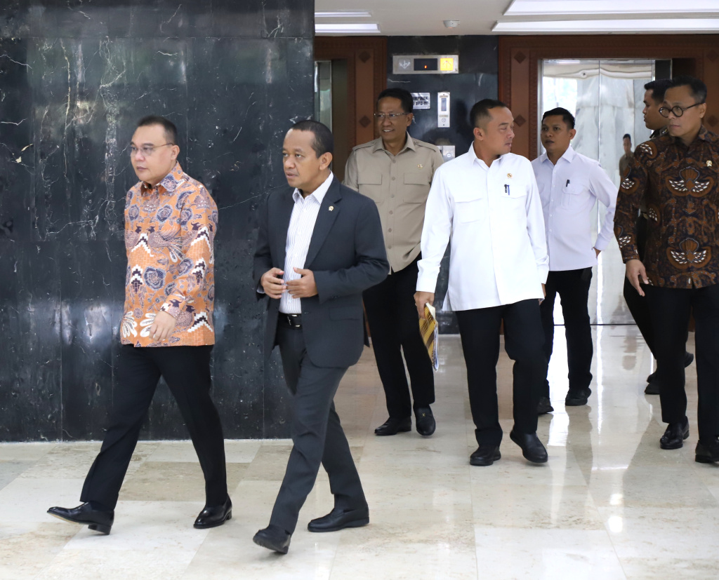 Pimpinan DPR Prof Sufmi Dasco Ahmad menggelar rapat koordinasi mempercepat pertumbuhan ekonomi sekaligus kemudian membicarakan tata kelola ekspor yang akan dilakukan oleh DSI (Ashar/SinPo.id)