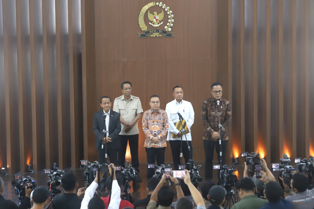 Pimpinan DPR Prof Sufmi Dasco Ahmad menggelar rapat koordinasi mempercepat pertumbuhan ekonomi sekaligus kemudian membicarakan tata kelola ekspor yang akan dilakukan oleh DSI (Ashar/SinPo.id)