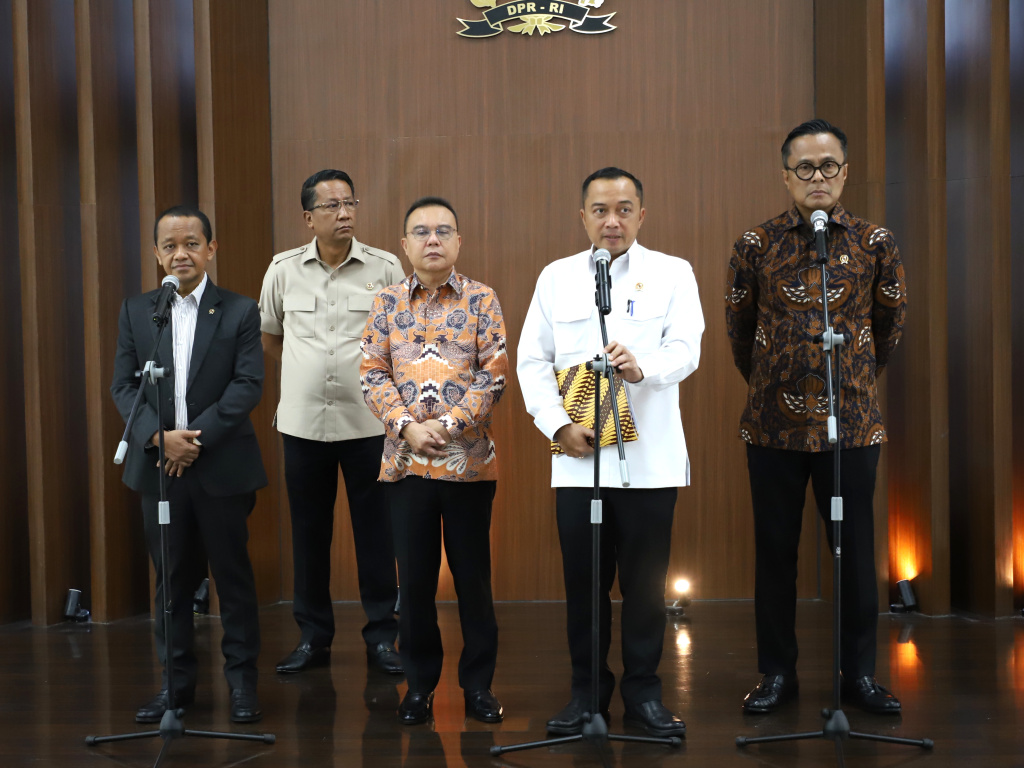 Pimpinan DPR Prof Sufmi Dasco Ahmad menggelar rapat koordinasi mempercepat pertumbuhan ekonomi sekaligus kemudian membicarakan tata kelola ekspor yang akan dilakukan oleh DSI (Ashar/SinPo.id)