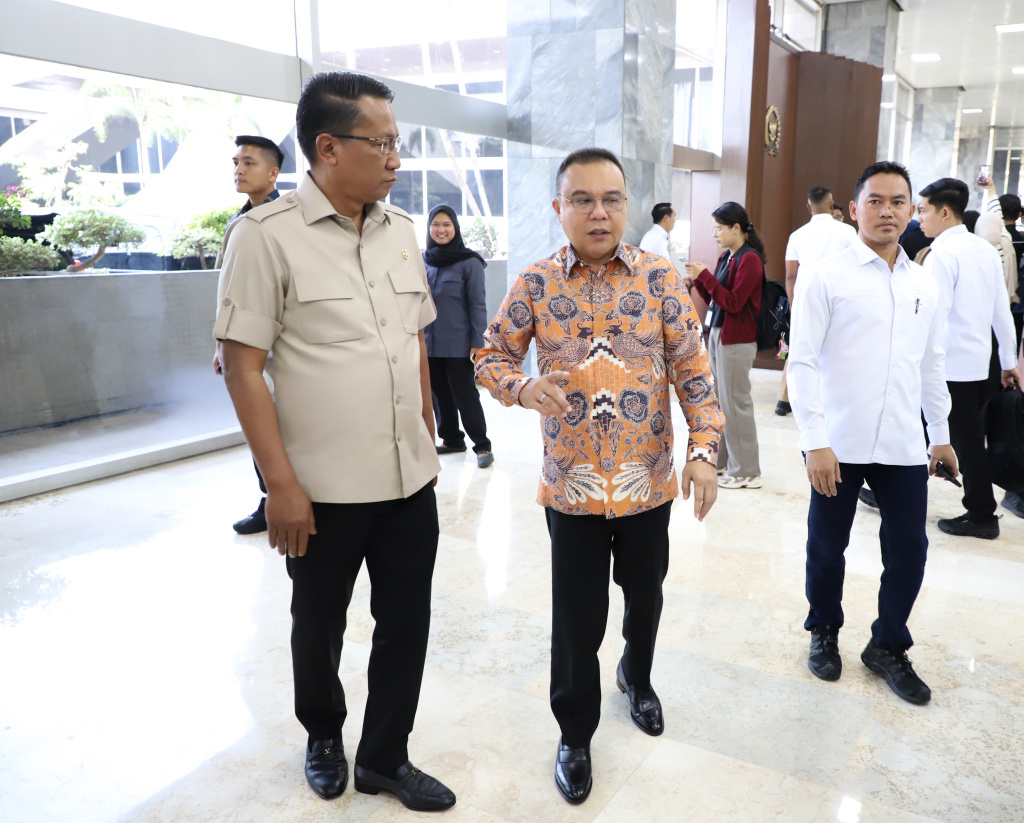 Pimpinan DPR Prof Sufmi Dasco Ahmad menggelar rapat koordinasi mempercepat pertumbuhan ekonomi sekaligus kemudian membicarakan tata kelola ekspor yang akan dilakukan oleh DSI (Ashar/SinPo.id)
